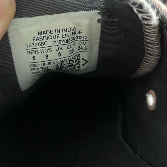 pink converse - Picture 5 of 6